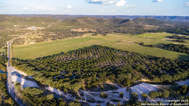 370 JOHNNY SEIBERT LN Leakey, TX 78873