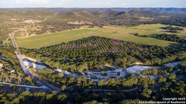 370 JOHNNY SEIBERT LN Leakey, TX 78873