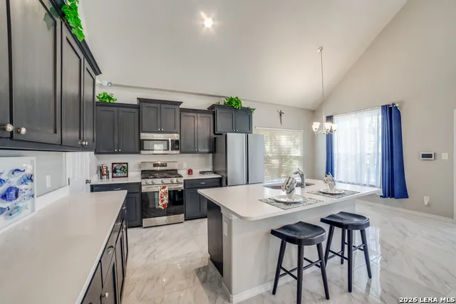 1020 Pebble Beach Dr NW Lakehills, TX 78063