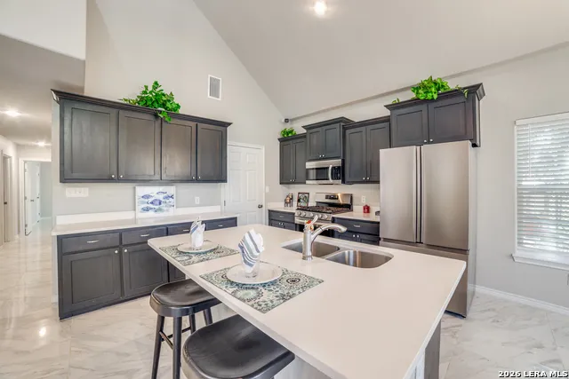 1020 Pebble Beach Dr NW Lakehills, TX 78063