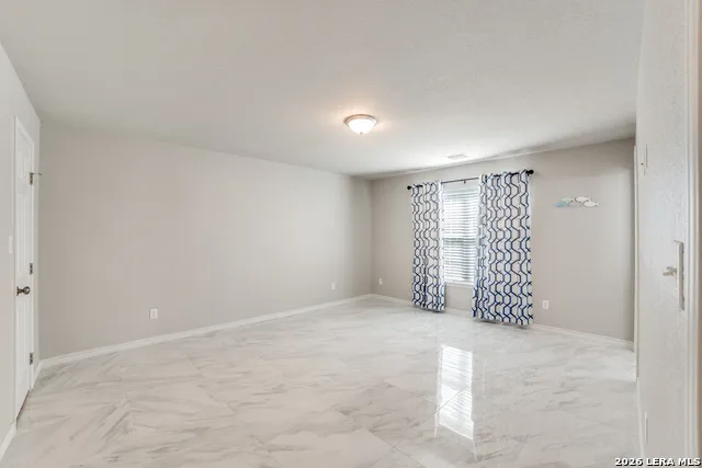 1020 Pebble Beach Dr NW Lakehills, TX 78063