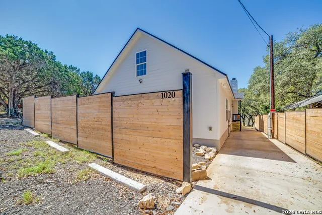1020 Pebble Beach Dr NW Lakehills, TX 78063