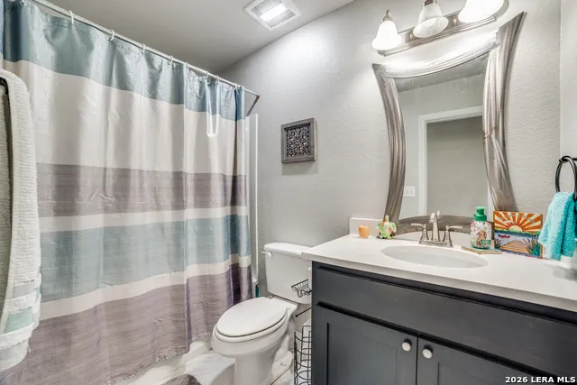 1020 Pebble Beach Dr NW Lakehills, TX 78063