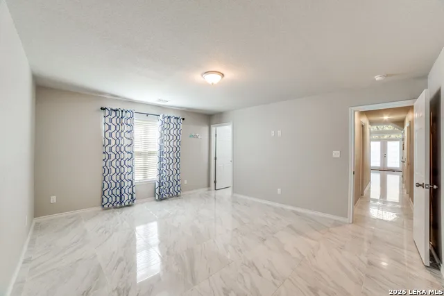 1020 Pebble Beach Dr NW Lakehills, TX 78063