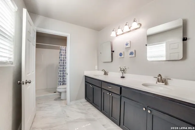 1020 Pebble Beach Dr NW Lakehills, TX 78063