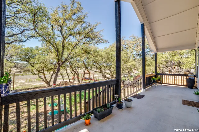 1020 Pebble Beach Dr NW Lakehills, TX 78063