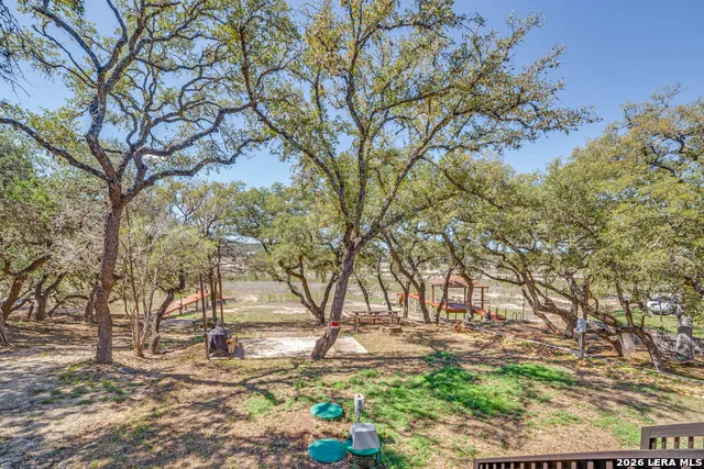 1020 Pebble Beach Dr NW Lakehills, TX 78063