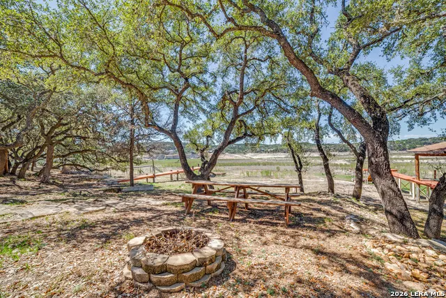 1020 Pebble Beach Dr NW Lakehills, TX 78063