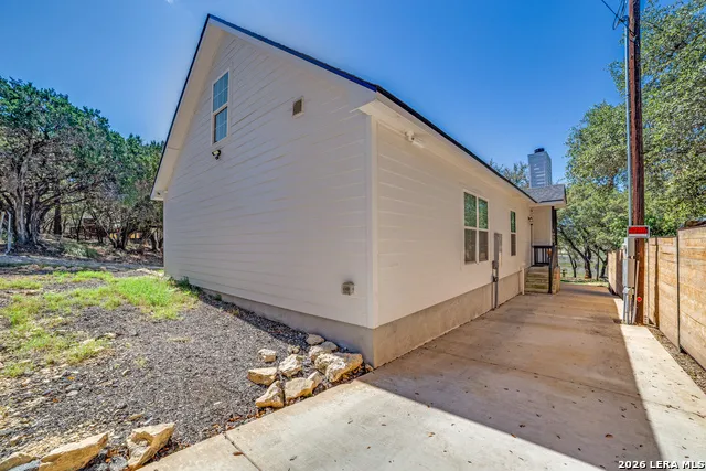 1020 Pebble Beach Dr NW Lakehills, TX 78063