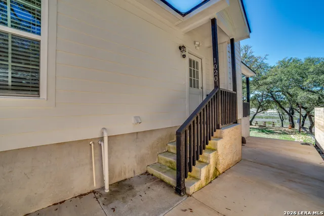1020 Pebble Beach Dr NW Lakehills, TX 78063