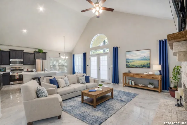 1020 Pebble Beach Dr NW Lakehills, TX 78063