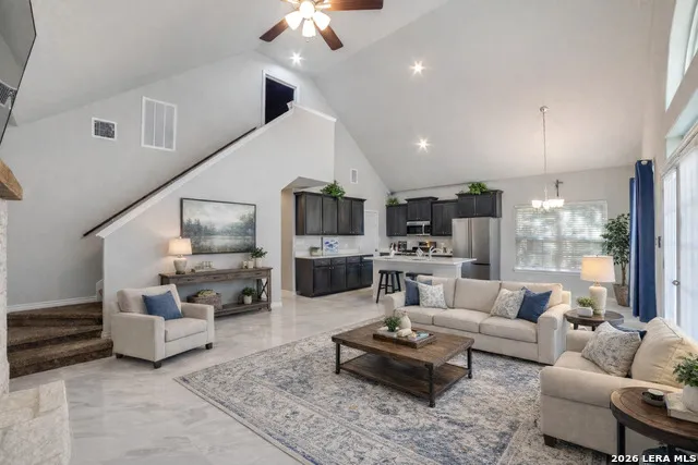 1020 Pebble Beach Dr NW Lakehills, TX 78063