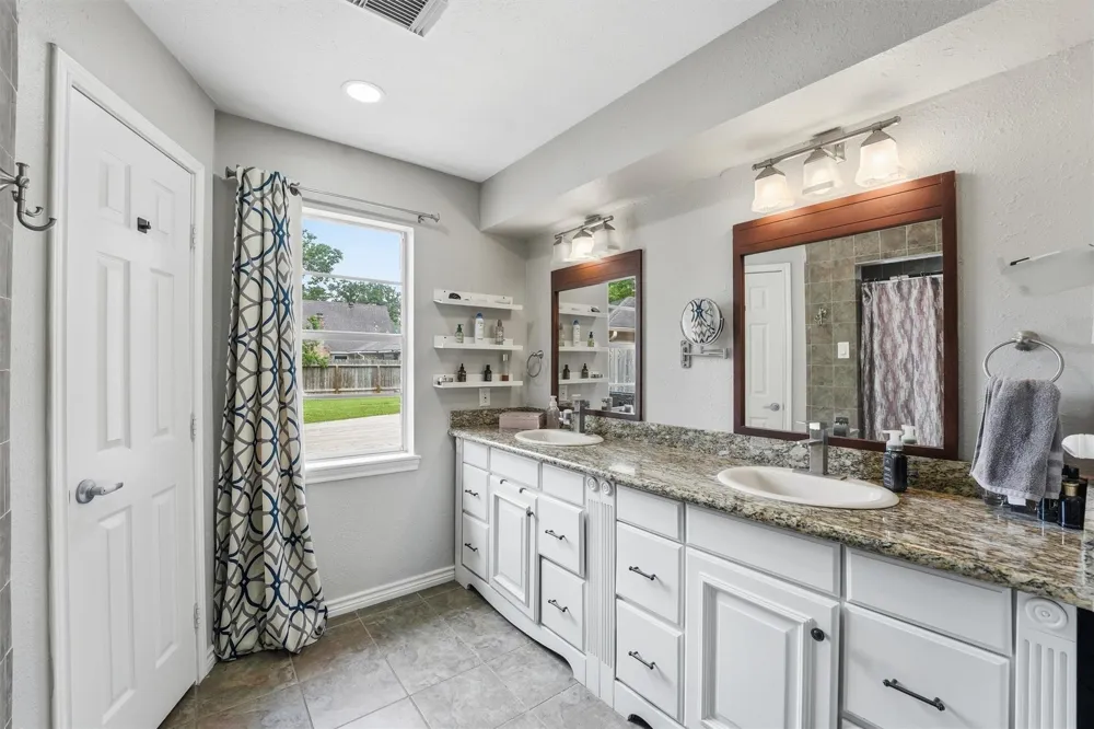 2051 Shadow Rock Drive Kingwood, TX 77339