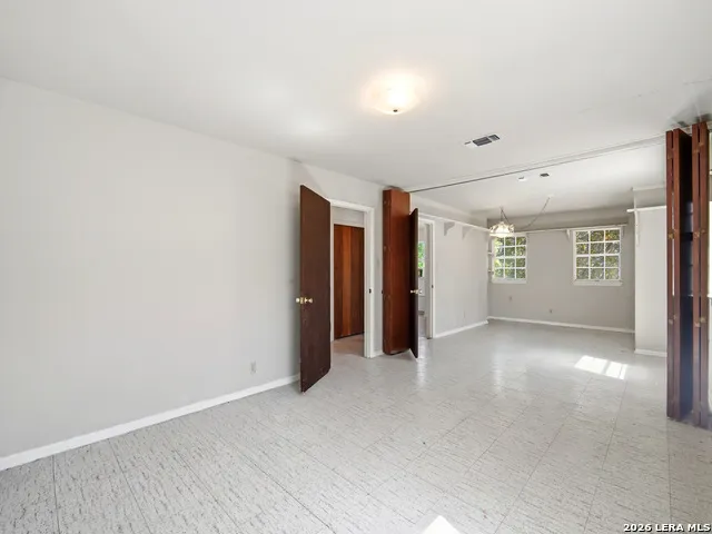 300 Avenue M Hondo, TX 78861