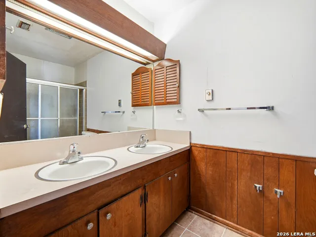 300 Avenue M Hondo, TX 78861