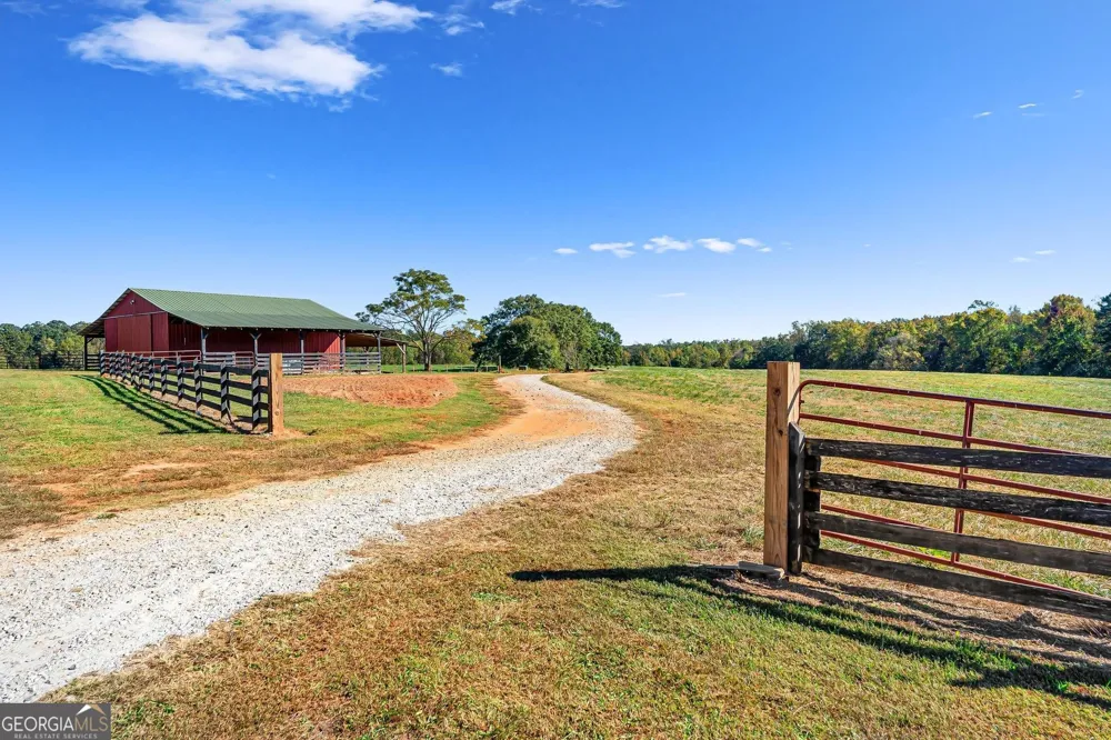2 The Oaks DR Hartwell, GA 30643