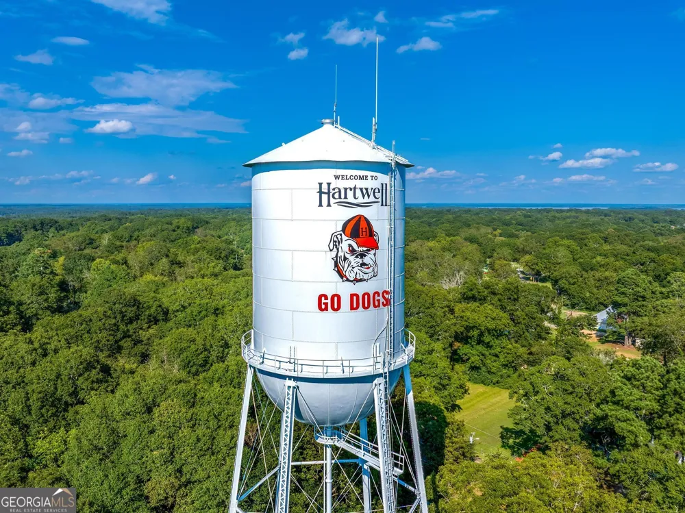 2 The Oaks DR Hartwell, GA 30643