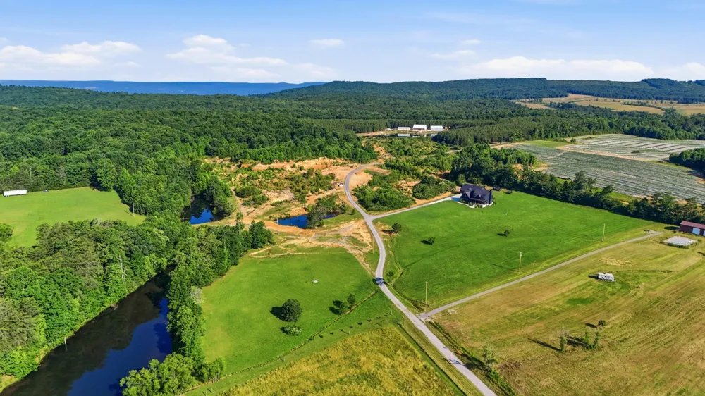 346 Palmer Rock Quarry Road Graysville, TN 37338