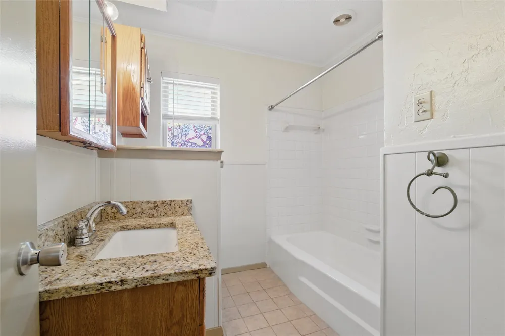 1801 Tyler Avenue Euless, TX 76040