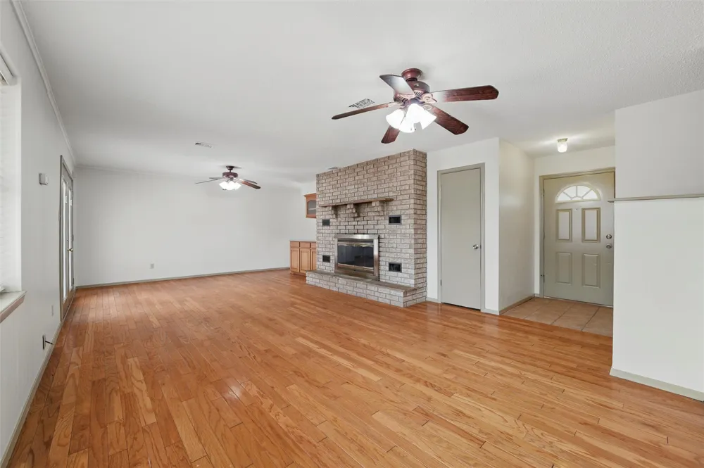 1801 Tyler Avenue Euless, TX 76040