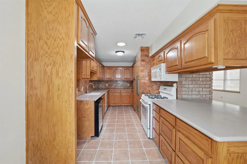 1801 Tyler Avenue Euless, TX 76040