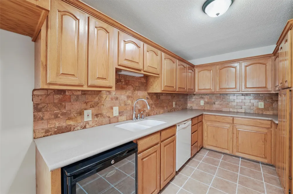 1801 Tyler Avenue Euless, TX 76040