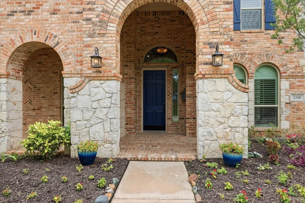2518 Merlin Drive Lewisville, TX 75056