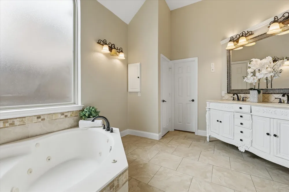 2518 Merlin Drive Lewisville, TX 75056