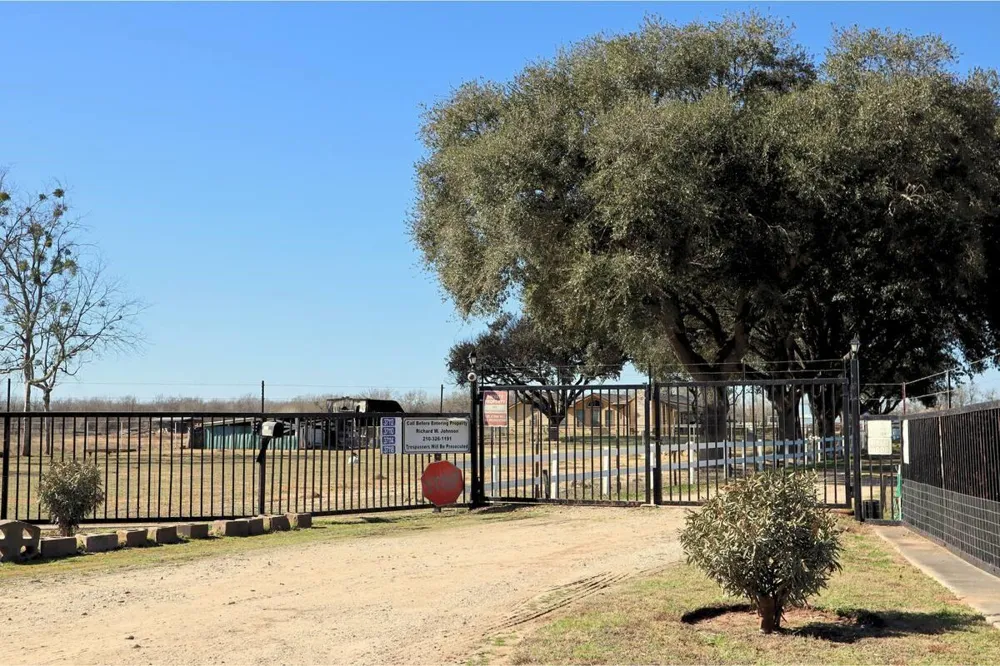 37110 Donigan Road Brookshire, TX 77423