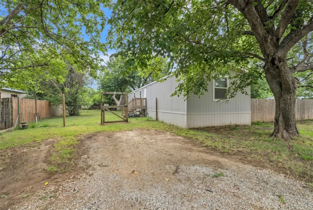 1909 Coral Road Pelican Bay, TX 76020