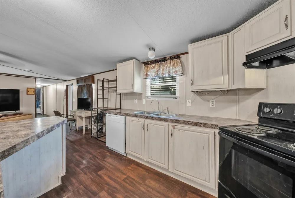 1909 Coral Road Pelican Bay, TX 76020