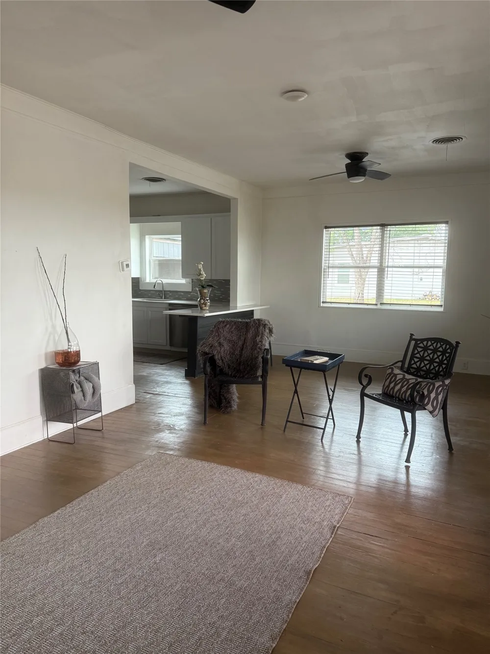 405 East College Street Llano, TX 78643