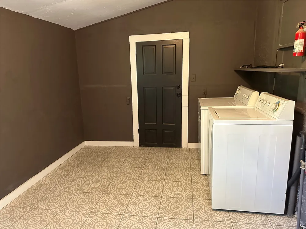 405 East College Street Llano, TX 78643