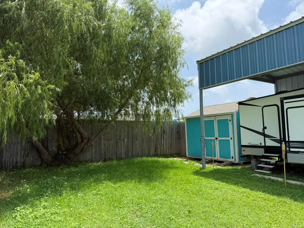 994 Mary Ann Crystal Beach, TX 77650