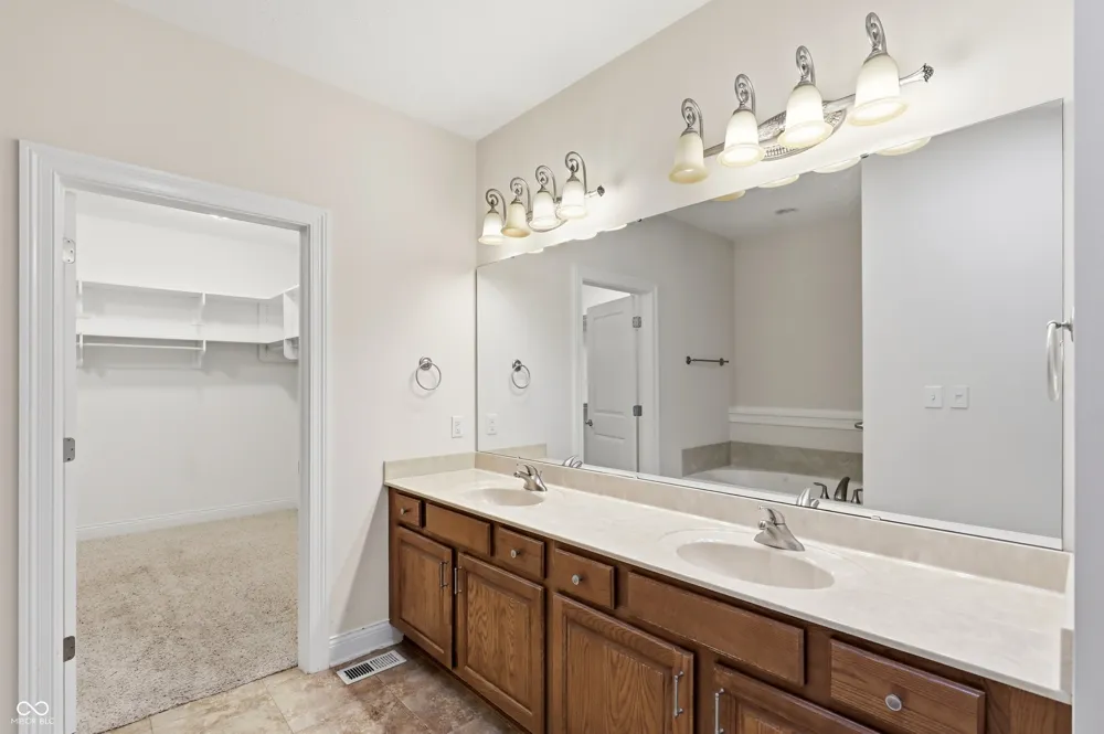 4093 Bayberry Greenwood, IN 46143