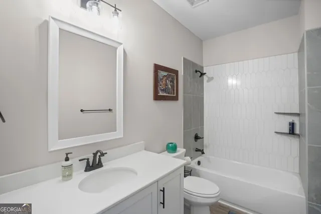 905 Willingham DR Hapeville, GA 30354