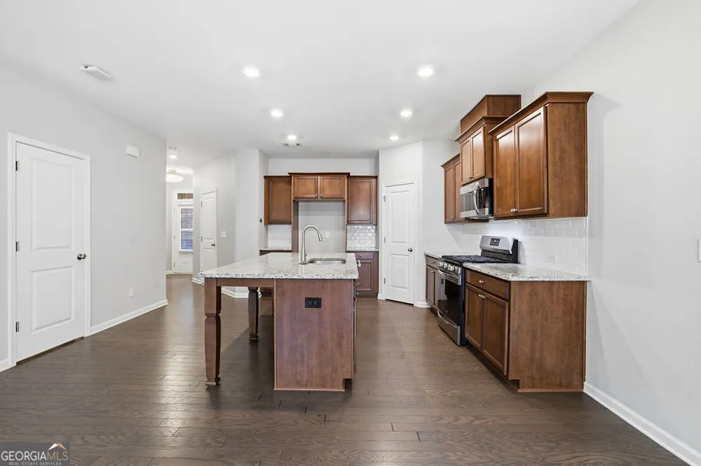 1162 Lanier Willow PATH Buford, GA 30518