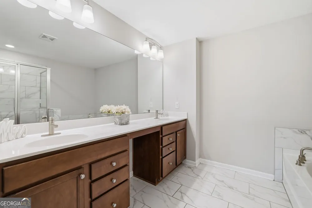 1162 Lanier Willow PATH Buford, GA 30518