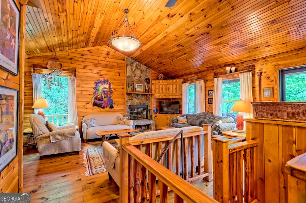 3019 Moccasin Creek RD Clarkesville, GA 30523