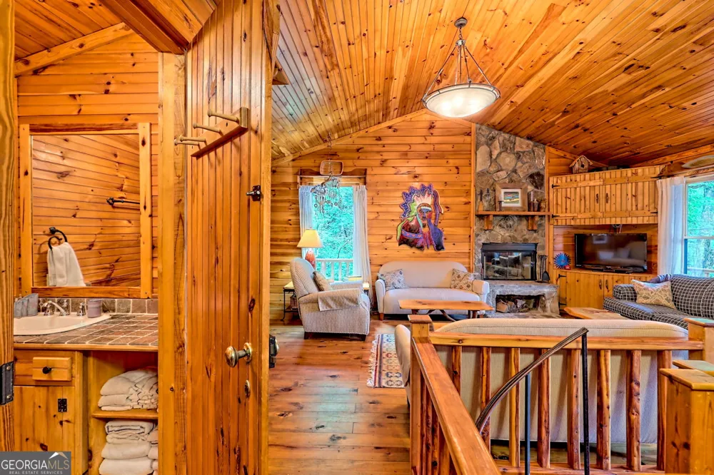 3019 Moccasin Creek RD Clarkesville, GA 30523