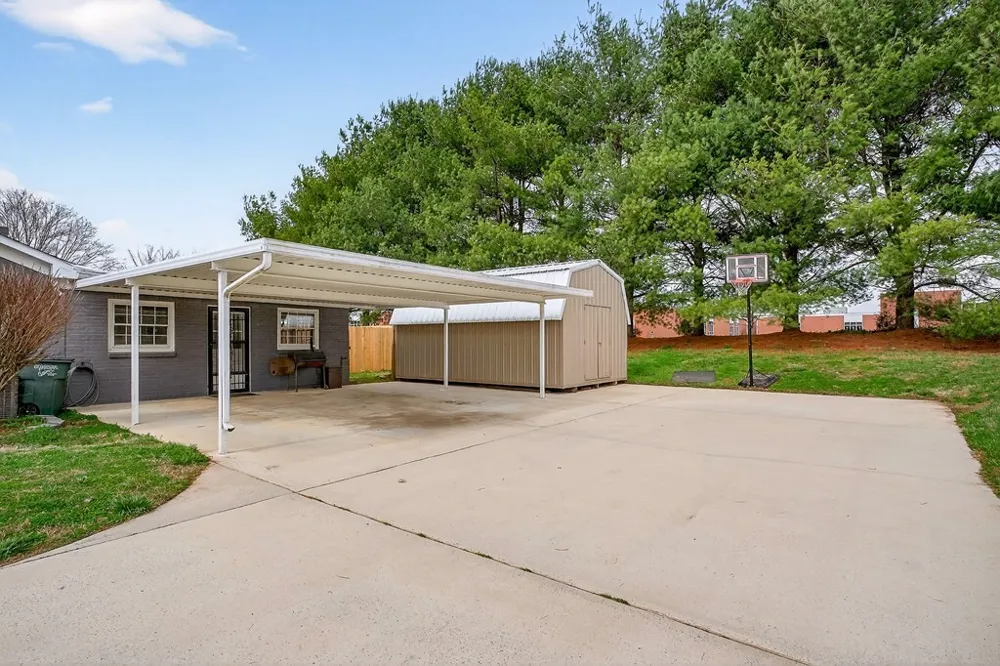 212 Oakland Dr Sparta, TN 38583