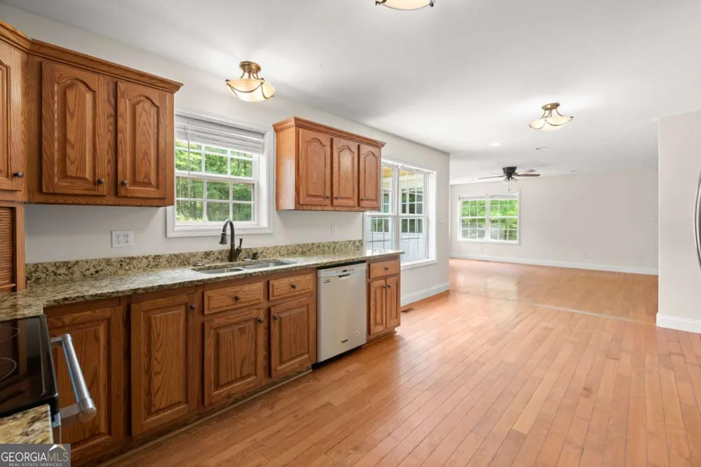 577 Everett Springs RD SW Calhoun, GA 30701