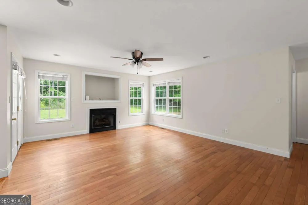 577 Everett Springs RD SW Calhoun, GA 30701