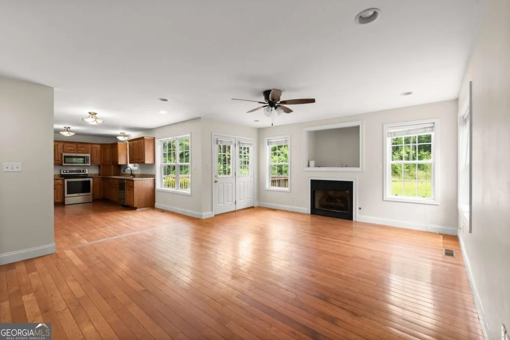 577 Everett Springs RD SW Calhoun, GA 30701