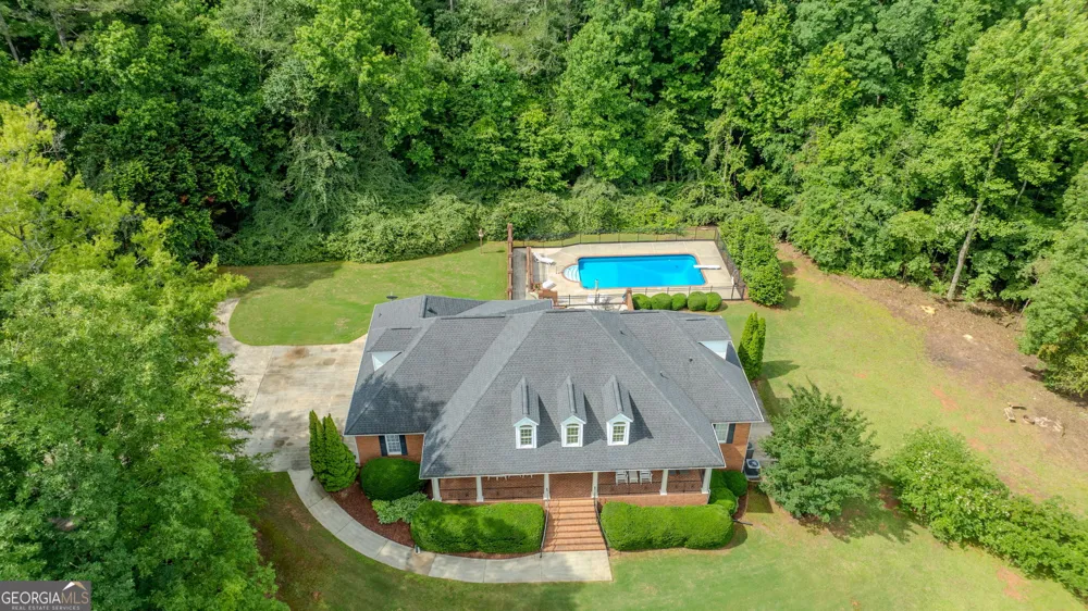 699 Bankstown RD Brooks, GA 30205