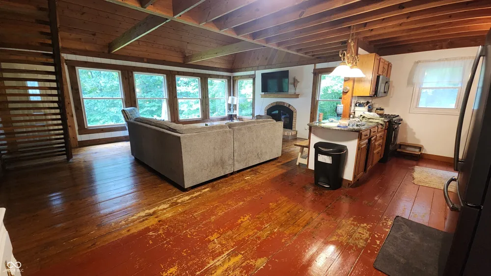 2827 W Wabash Chapel Covington, IN 47932