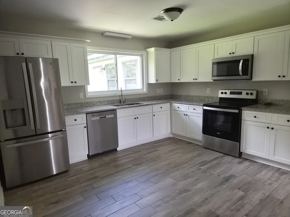 221 Gilchrist DR Warner Robins, GA 31093