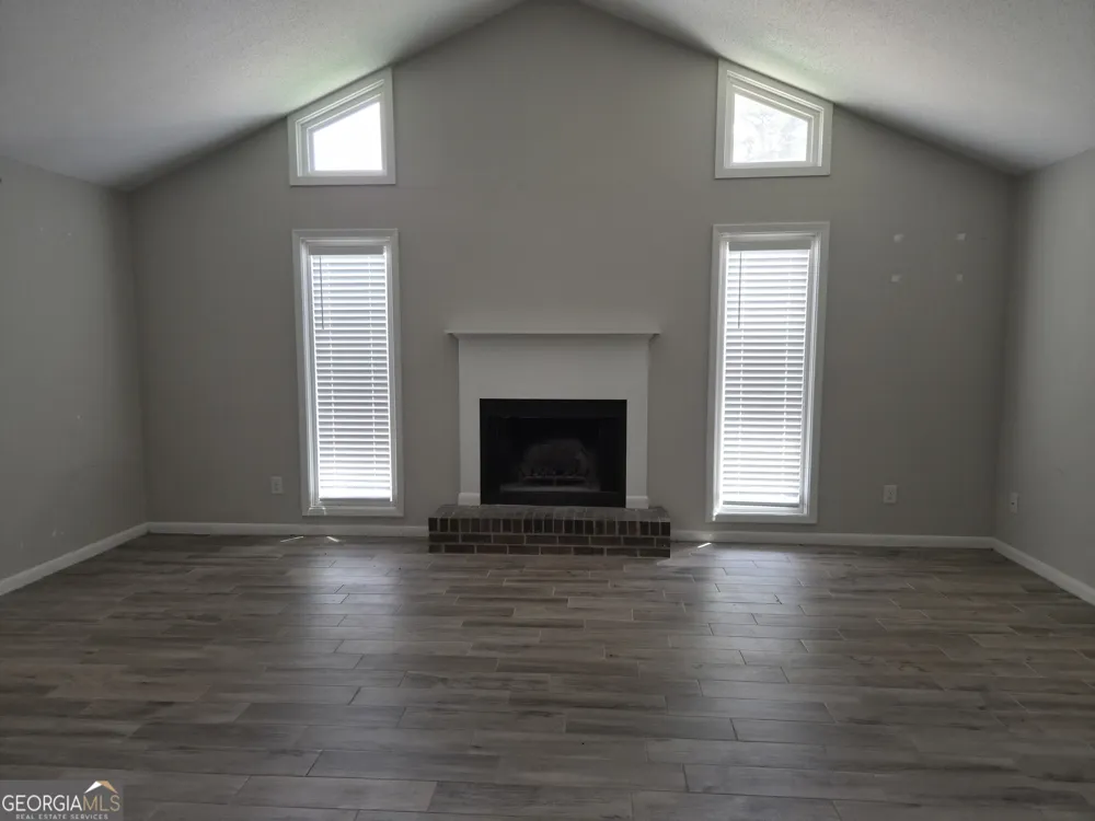 221 Gilchrist DR Warner Robins, GA 31093