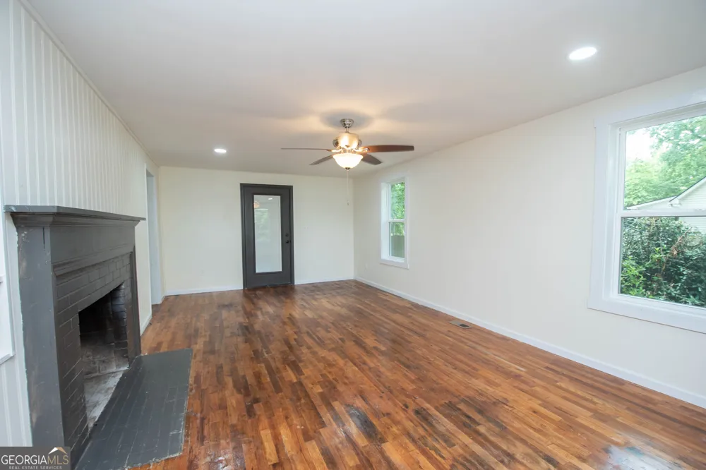 250 Lagrange ST Grantville, GA 30220