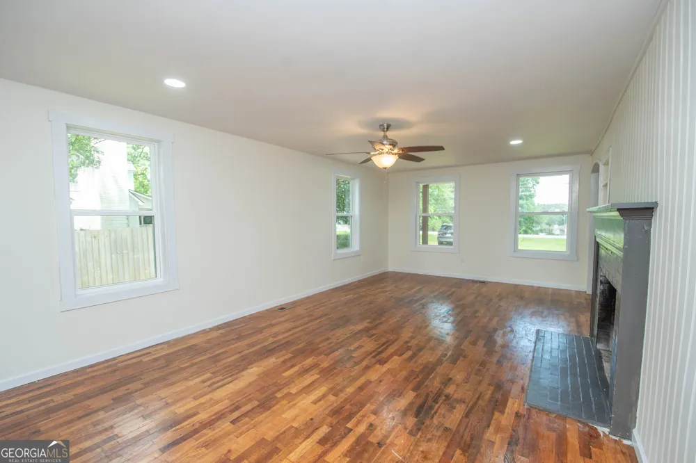 250 Lagrange ST Grantville, GA 30220
